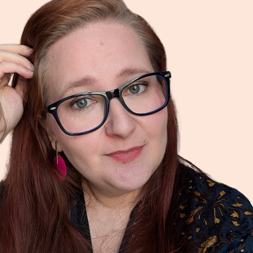 Charlene, 35ans, docteure en archéologie et géographie, aide les femmes débordées à s'organiser et devenir plus productives